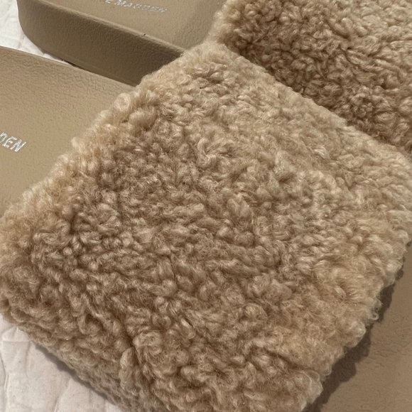 STEVE MADDEN Faux Shearling Tan Slides - Size 8 - Picture 2 of 5
